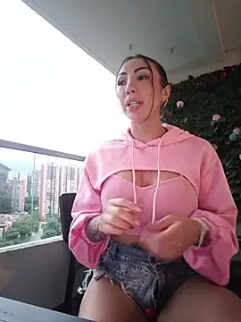 Sarahlove 90 online show from April 6, 2026, 11:05 pm