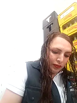 Snapshot of VERONICA__03 chatting on October 22, 2025, 2:28 pm VERONICA 03 online show from October 22, 2025, 2:28 pm