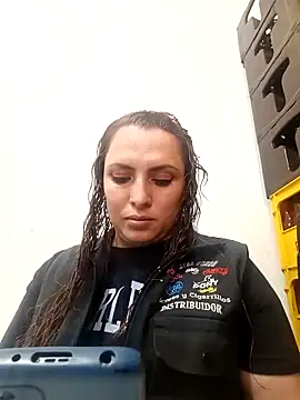 Snapshot of VERONICA__03 chatting on October 28, 2025, 2:31 pm VERONICA 03 online show from October 28, 2025, 2:31 pm