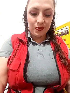 Snapshot of VERONICA__03 chatting on December 5, 2025, 3:20 pm VERONICA 03 online show from December 5, 2025, 3:20 pm