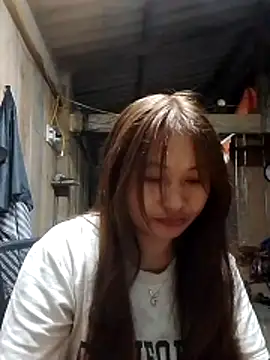 lusy-bae online show from November 12, 2025, 2:06 pm