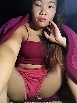 lylylove online show from October 30, 2025, 8:42 pm