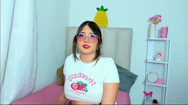 ImSofia222  online show from November 21, 2025, 7:18 am