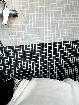 xiiuuff18 online show from January 9, 2026, 12:13 am