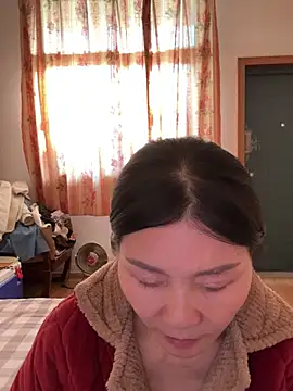 xiiuuff18 online show from February 2, 2026, 8:02 am