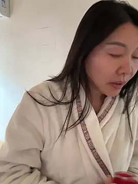 xiiuuff18 online show from March 28, 2026, 12:43 am