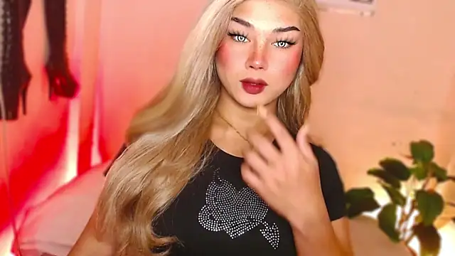 Snapshot of MissRumi_Hunter chatting on December 15, 2025, 7:40 pm MissRumi Hunter online show from December 15, 2025, 7:40 pm