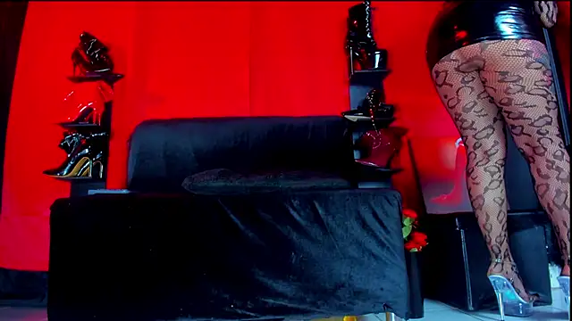 Snapshot of ArtemisaStone chatting on December 13, 2025, 10:37 pm ArtemisaStone online show from December 13, 2025, 10:37 pm