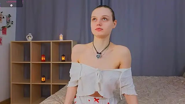 Snapshot of MandaReh chatting on December 19, 2025, 4:19 am MandaReh online show from December 19, 2025, 4:19 am