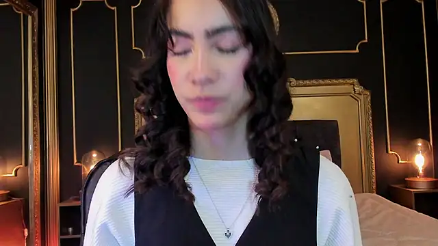 aitana johns online show from November 28, 2025, 12:19 pm