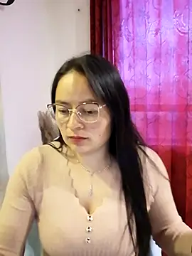 Daliz Leon online show from October 22, 2025, 10:20 pm