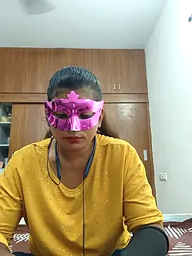 Snapshot of your_chandni04 chatting on October 8, 2025, 8:12 am your chandni04 online show from October 8, 2025, 8:12 am