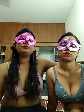 Snapshot of your_chandni04 chatting on October 10, 2025, 7:51 am your chandni04 online show from October 10, 2025, 7:51 am