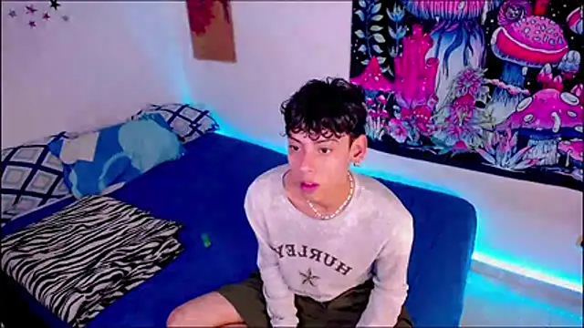 Snapshot of Thedoll_ethan7 chatting on June 3, 2026, 8:47 pm Thedoll ethan7 online show from June 3, 2026, 8:47 pm