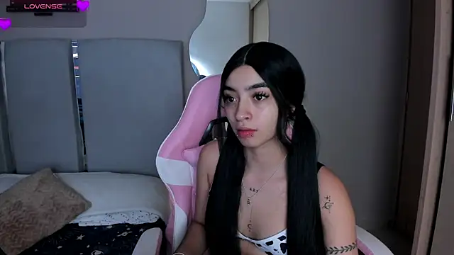 Snapshot of EmystarX chatting on March 17, 2026, 12:37 am EmystarX online show from March 17, 2026, 12:37 am