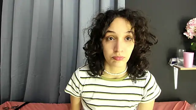 Snapshot of TeensNews18 chatting on October 31, 2025, 12:28 pm TeensNews18 online show from October 31, 2025, 12:28 pm