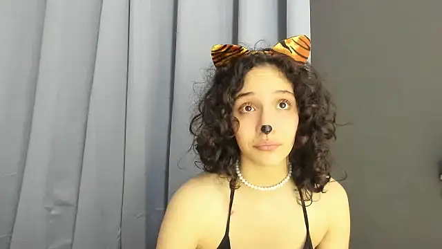 Snapshot of TeensNews18 chatting on November 1, 2025, 12:34 am TeensNews18 online show from November 1, 2025, 12:34 am