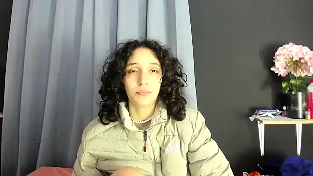 Snapshot of TeensNews18 chatting on November 2, 2025, 12:51 pm TeensNews18 online show from November 2, 2025, 12:51 pm