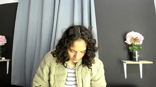 Snapshot of TeensNews18 chatting on November 12, 2025, 11:21 am TeensNews18 online show from November 12, 2025, 11:21 am