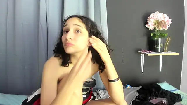 Snapshot of TeensNews18 chatting on November 23, 2025, 12:43 am TeensNews18 online show from November 23, 2025, 12:43 am