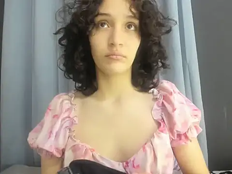 Snapshot of TeensNews18 chatting on November 29, 2025, 11:35 am TeensNews18 online show from November 29, 2025, 11:35 am