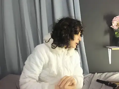 Snapshot of TeensNews18 chatting on December 2, 2025, 11:23 pm TeensNews18 online show from December 2, 2025, 11:23 pm