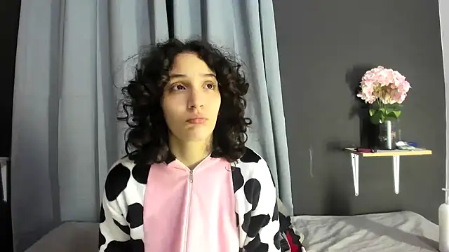 Snapshot of TeensNews18 chatting on December 4, 2025, 11:52 am TeensNews18 online show from December 4, 2025, 11:52 am