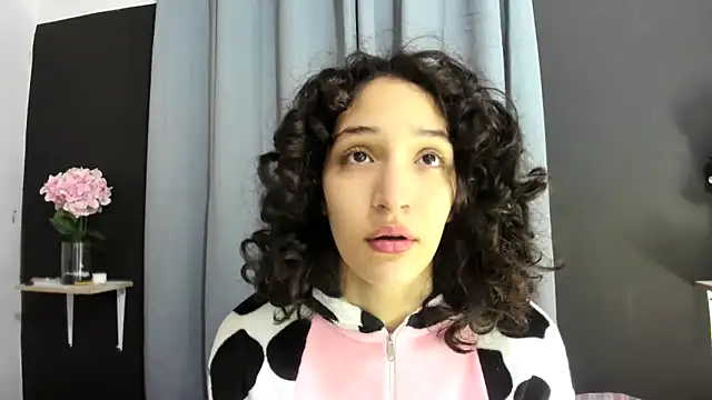 Snapshot of TeensNews18 chatting on December 15, 2025, 11:36 am TeensNews18 online show from December 15, 2025, 11:36 am