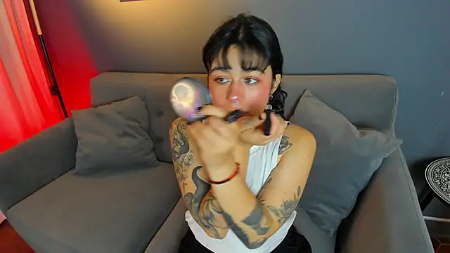 flower smith  online show from December 18, 2025, 11:38 am