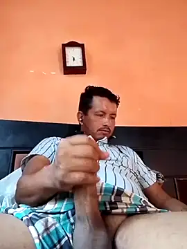 colombiano198720 online show from December 14, 2025, 12:10 pm