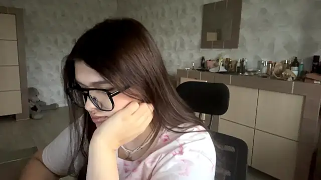 CarylWeatherholtz online show from December 17, 2025, 12:33 pm