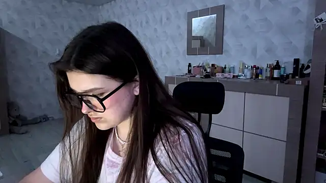 CarylWeatherholtz online show from December 21, 2025, 3:08 pm