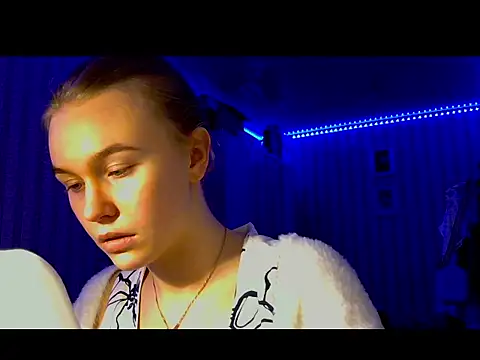 Snapshot of bellameow88 chatting on December 15, 2025, 11:25 am bellameow88 online show from December 15, 2025, 11:25 am