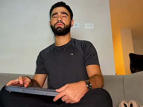 zack sullivan22 online show from February 25, 2026, 4:44 am