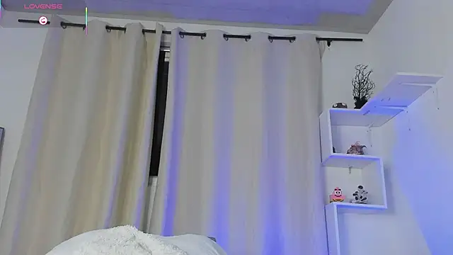 Selenafox 0 online show from November 11, 2025, 1:49 am