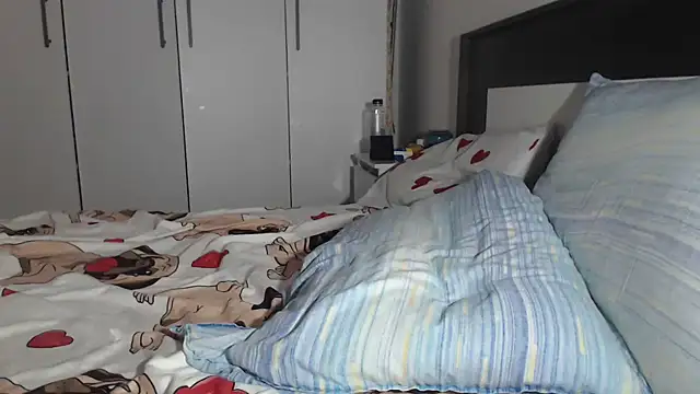 Snapshot of petite_danielle chatting on July 18, 2026, 10:24 pm petite danielle online show from July 18, 2026, 10:24 pm