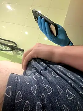 Snapshot of Dickii21 chatting on October 13, 2025, 8:03 am Dickii21 online show from October 13, 2025, 8:03 am