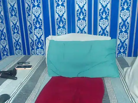 Snapshot of JUICEYLIPS333 chatting on October 27, 2025, 7:40 pm JUICEYLIPS333 online show from October 27, 2025, 7:40 pm