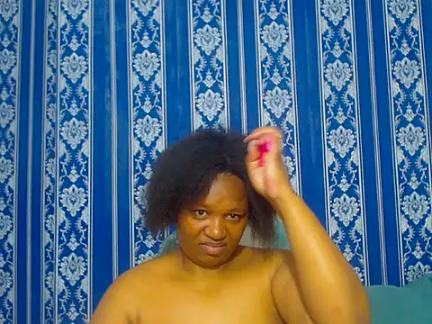 Snapshot of JUICEYLIPS333 chatting on November 6, 2025, 5:47 pm JUICEYLIPS333 online show from November 6, 2025, 5:47 pm