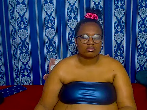 Snapshot of JUICEYLIPS333 chatting on November 9, 2025, 6:39 pm JUICEYLIPS333 online show from November 9, 2025, 6:39 pm