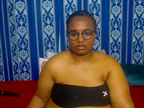 Snapshot of JUICEYLIPS333 chatting on November 11, 2025, 5:35 pm JUICEYLIPS333 online show from November 11, 2025, 5:35 pm