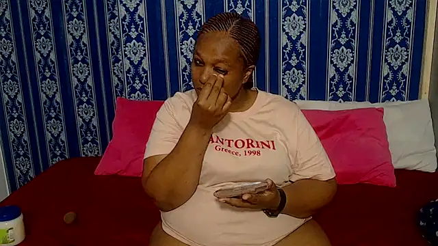 Snapshot of JUICEYLIPS333 chatting on December 4, 2025, 5:54 pm JUICEYLIPS333 online show from December 4, 2025, 5:54 pm