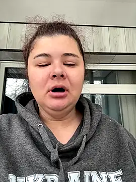 Snapshot of AliceCurlyX chatting on December 15, 2025, 9:35 am AliceCurlyX online show from December 15, 2025, 9:35 am