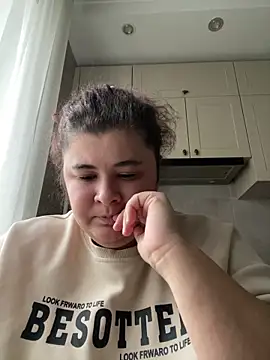 AliceCurlyX online show from February 17, 2026, 9:06 am