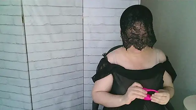 Helen xi  online show from December 17, 2025, 5:02 am