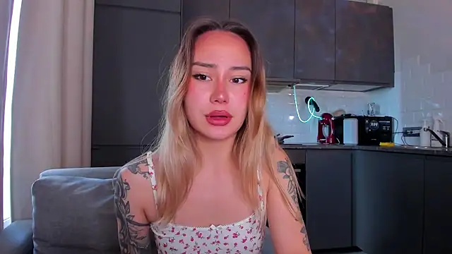 baobei03 online show from October 18, 2025, 10:38 am