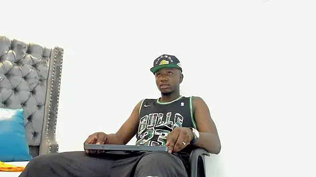 DOUGLAS 099 online show from September 25, 2025, 1:04 pm