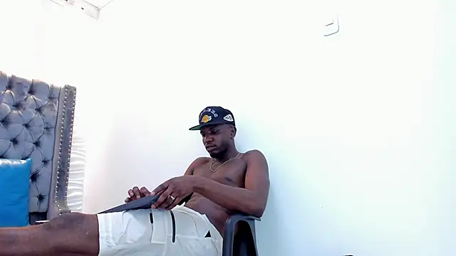 DOUGLAS 099 online show from September 27, 2025, 4:01 pm