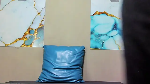 DOUGLAS 099 online show from November 12, 2025, 1:22 pm