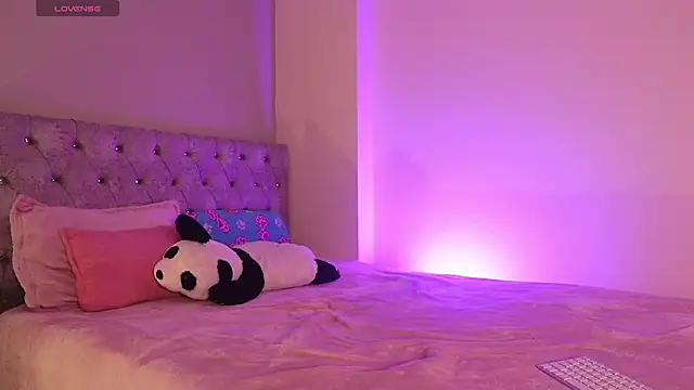 Alisha Olsen  online show from November 10, 2025, 3:16 am